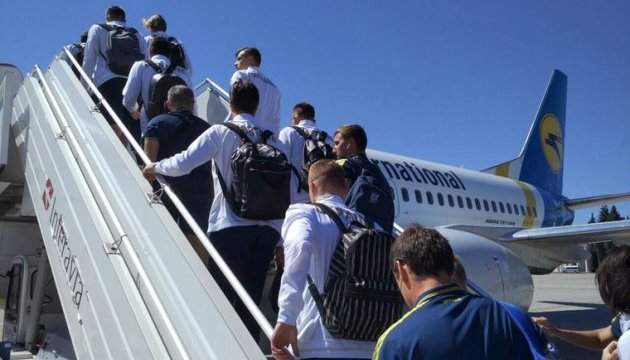Збірна України вилетіла до Швейцарії на матч з Марокко