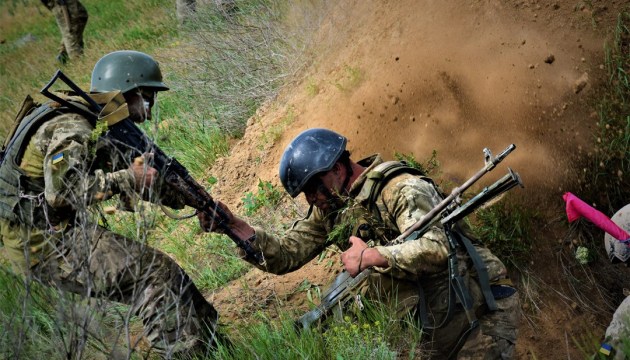 Доба в ООС: 24 обстріли, поранено двох наших захисників