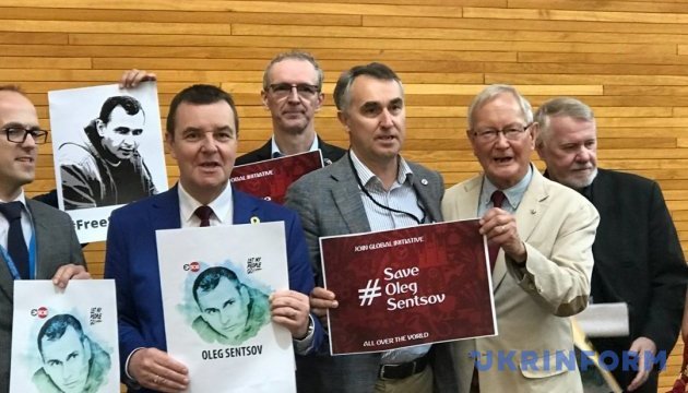 Flash mob demanding Sentsov's release held in European Parliament 