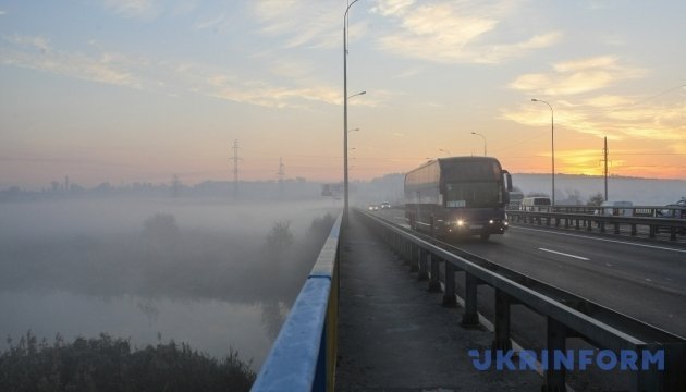 У двох районах Києва можливе задимлення через пожежу у Вишгородському районі