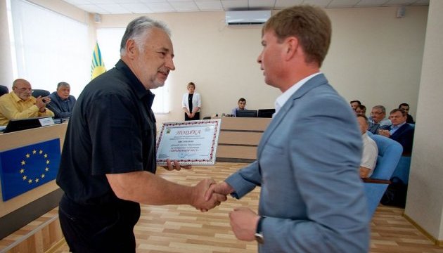 Жебрівський вручив подяку голові Мирнограда за роботу з українізації міста
