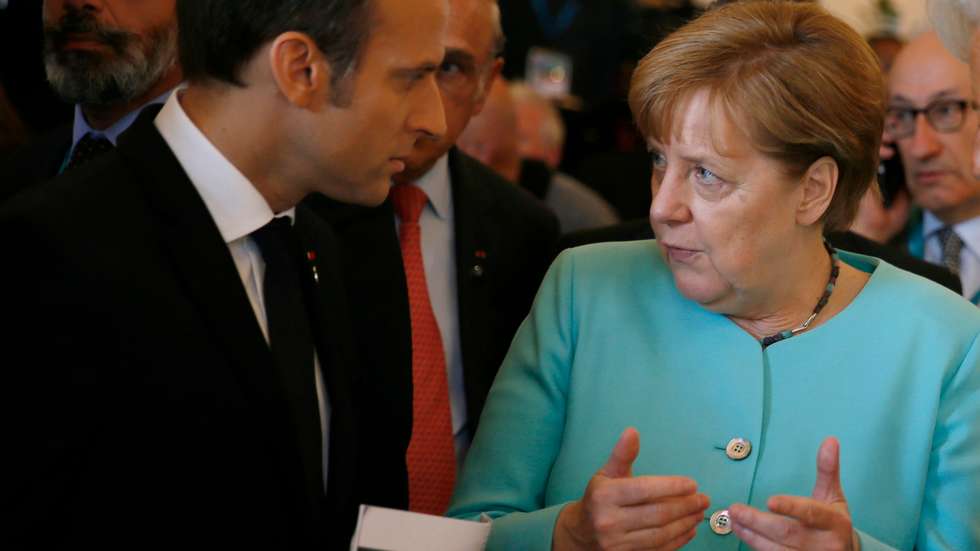 Президент Франції Еммануель Макрон та канцлер Німеччини Ангела Меркель на саміті G7 