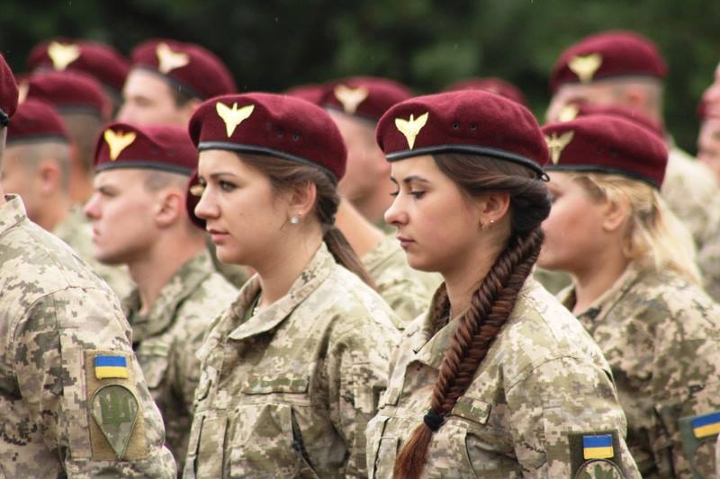 Подразделения женщина. Берет военный. Современная украинская форма. Военная форма Украины. Армейская форма Украины.
