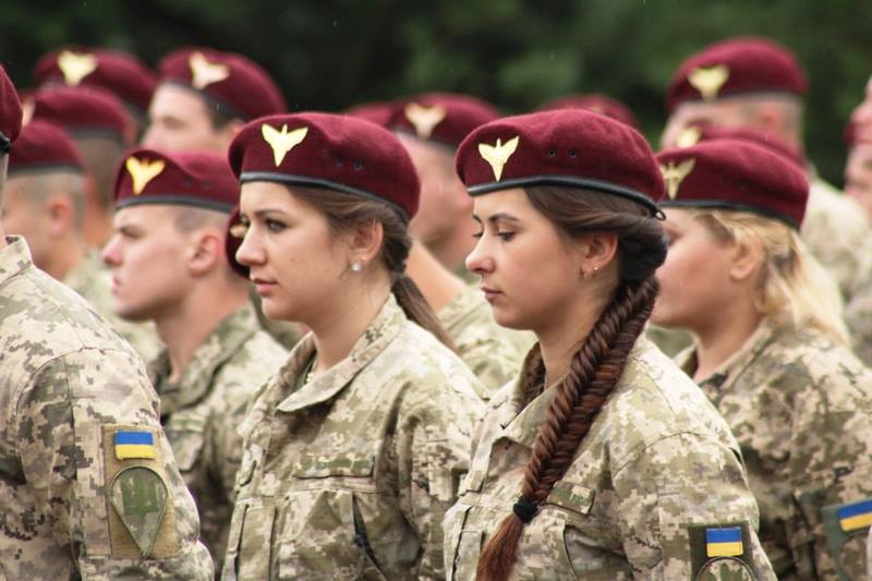 Украинская форма. Береты украинской армии. Украинская Военная форма. Форма украинской армии береты. Украинские десантники новая форма.