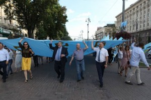 Krimtataren feiern den Tag der Flagge in Kiew