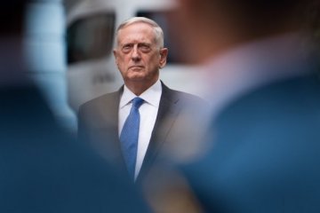 Глава Пентагону прибув на кордон, де очікується наплив мігрантів