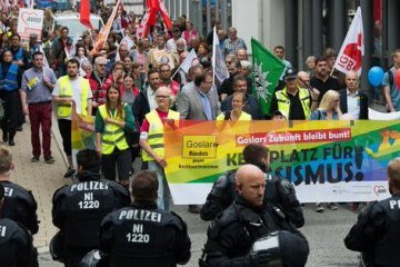 В Германии тысячи людей приняли участие в акции против неонацизма