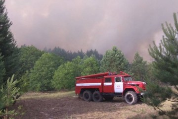 Для тушения пожара в Чернобыльской зоне сбросили почти 100 тонн воды - ГСЧС