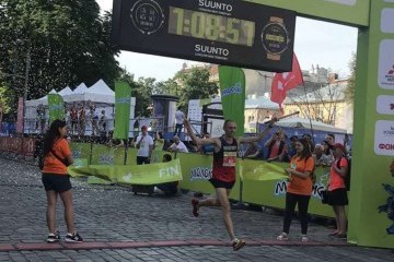 Тарас Сало і Юлія Профіс перемогли на Львівському напівмарафоні