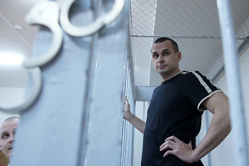 Призер МКФ в Карловых Варах отдала свою награду Сенцову и Серебренникову
