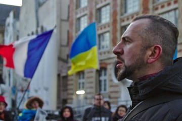 Учням української школи у Варшаві показали фільм про Василя Сліпака