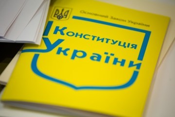 Рада може розглянути зміни до Конституції щодо децентралізації навесні - депутат