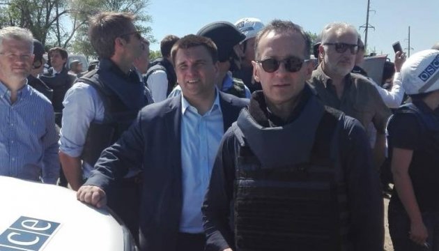 Klimkin, Maas arrive in Shyrokyne