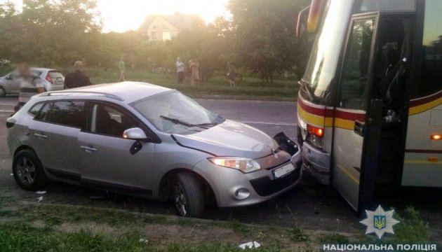 У Рівному в ДТП з автобусом загинула людина, ще трьох госпіталізували