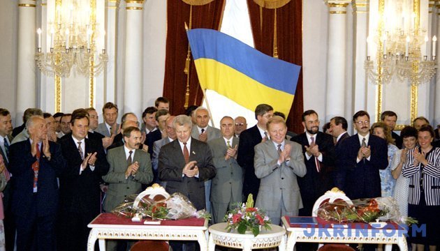 З архіву: конституція Кучми, гривня Ющенка і доля Щербаня (1996)