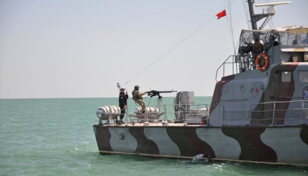 Прикордонники в Азовському морі вчилися затримувати судно-порушник