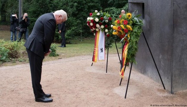 Штайнмайер вибачився за переслідування гомосексуалів у Німеччині