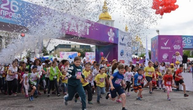 1.3万人在基辅参加“栗子树下”奔跑活动