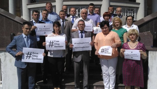 Ukrainian Embassy in Moldova holds rally in support of Sentsov and other prisoners of Kremlin