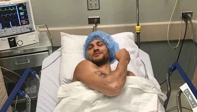 Schwarzenegger visits Ukrainian boxer Lomachenko in hospital