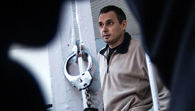 Sentsov sufre otra crisis, pero se niega a ser ingresado en un hospital