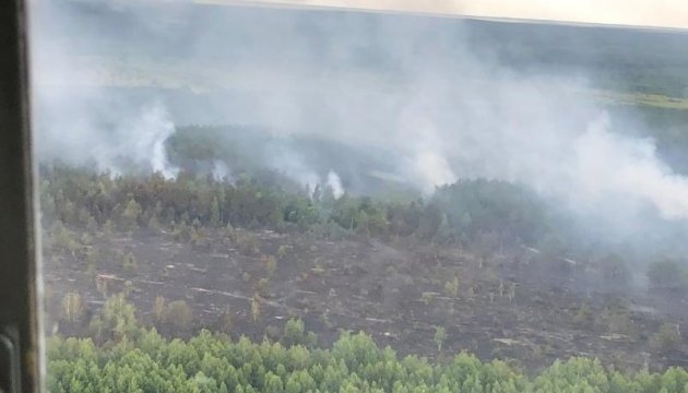 У Чорнобильській зоні досі гасять пожежу, радіація - у межах норми