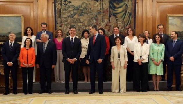 Король Іспанії привів до присяги новий уряд 