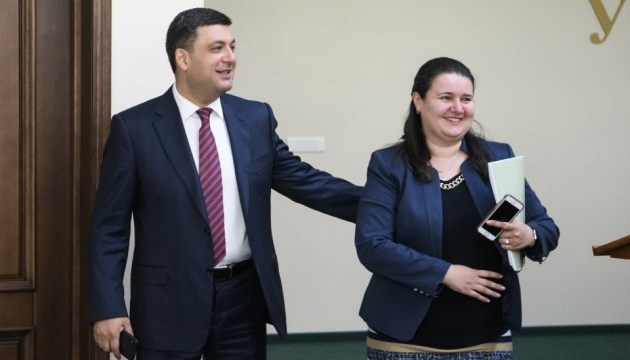 Regierungschef stellt geschäftsführende Finanzministerin Oxana Markarowa vor - Fotos