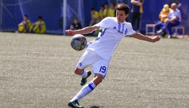 «Баварія», «Лейпциг» і «Штутгарт» запрошують 15-річного гравця «Динамо»