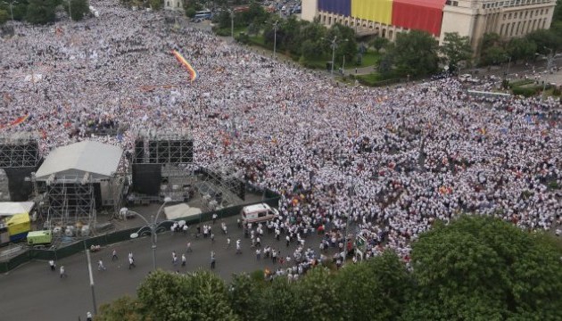 У Бухаресті зібрали багатотисячний провладний мітинг