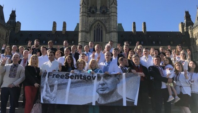 Les députés canadiens soutiennent Oleg Sentsov (photos)