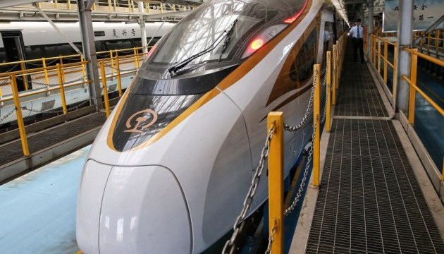 У Китаї з липня запустять найдовший високошвидкісний потяг у світі
