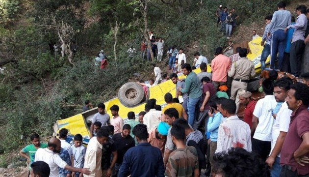 В Індії перекинувся автобус із туристами, 16 загиблих