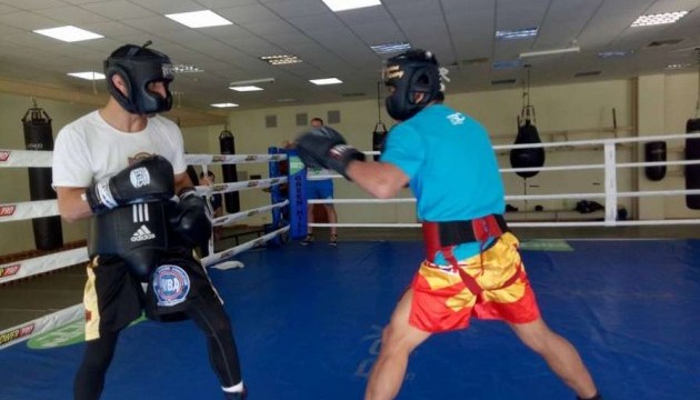 Бокс: Українець Далакян провів відкрите тренування перед титульним боєм з Тайєном