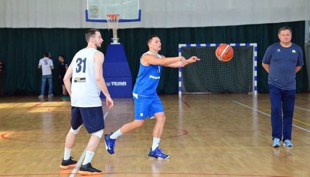 Баскетбол: чоловіча збірна України провела відкрите тренування у Пущі-Водиці