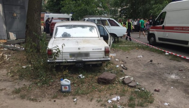Поліція Києва розслідує, від чого вибухнуло авто на Святошині