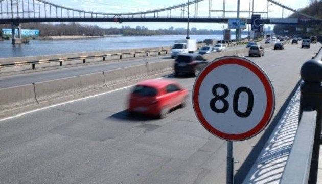 На семи вулицях Києва не можна буде ганяти зі швидкістю 80 кілометрів