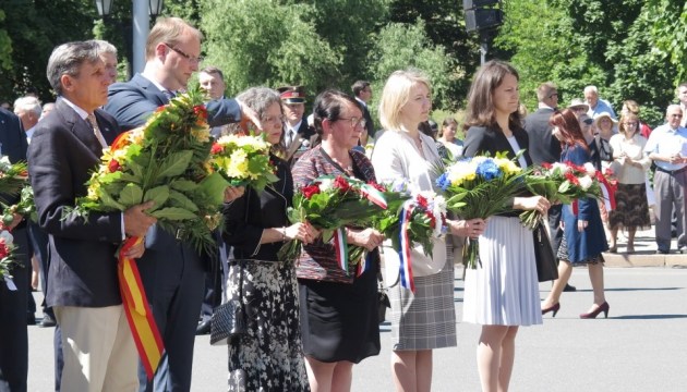 У Ризі українська діаспора взяла участь у вшануванні жертв депортації 1941 року
