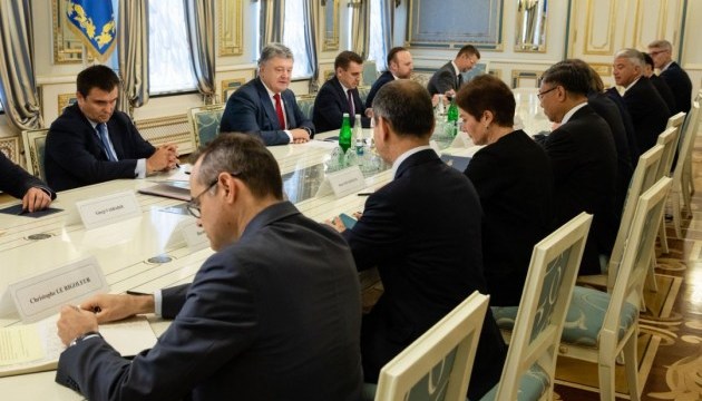 Порошенко: Питання політв'язнів у РФ стало ключовим на зустрічі з послами G7 та ЄС