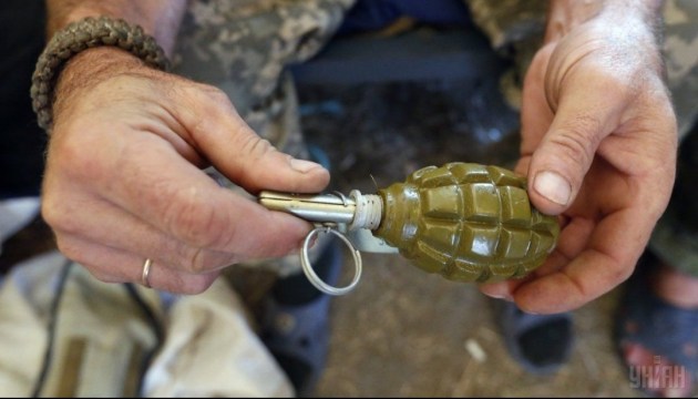 Іграшка з вибухівки: на Донеччині в руках у чоловіка розірвався боєприпас