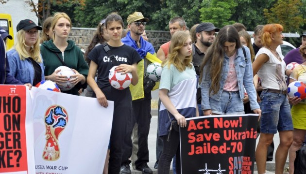Свободу політв’язням: під посольством РФ закликали до Всесвітнього флешмобу