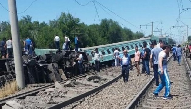 У Казахстані внаслідок аварії поїзда загинув підліток, 11 постраждалих