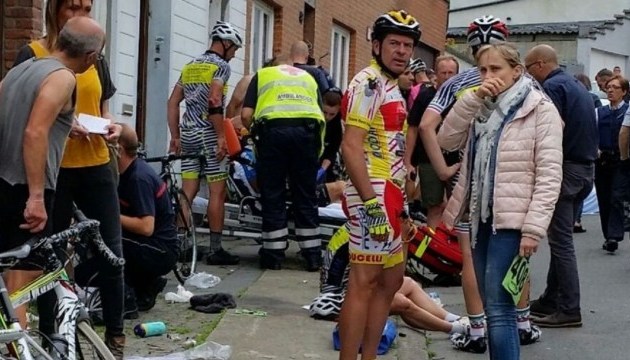 У Бельгії 20 велогонщиків постраждали при зіткненні з авто