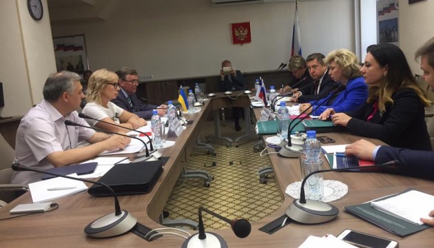 Les Commissaires aux droits de l’homme ukrainien et russe se sont mises d’accord pour rendre visite à Sentsov et Vychynsky