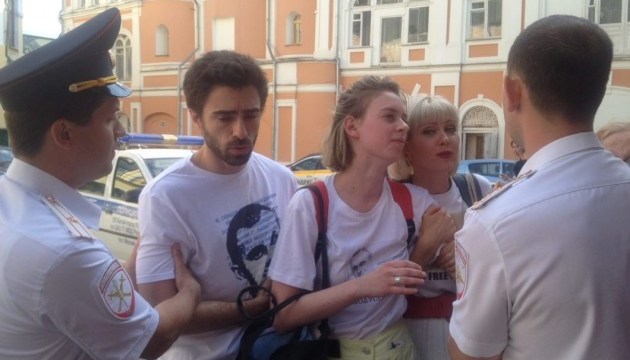 У Москві затримали активістів, які роздавали листівки на підтримку Сенцова
