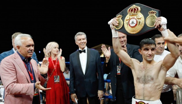 Boxer Artem Dalakian defends his WBA world title in Kyiv