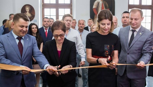 На Тернопільщині відкрили відреставровану дзеркальну залу Вишневецького палацу
