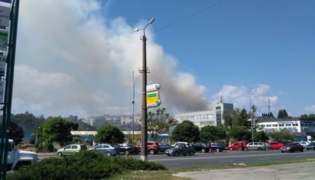 У Броварах горить п'ятиповерхівка - жителів евакуюють