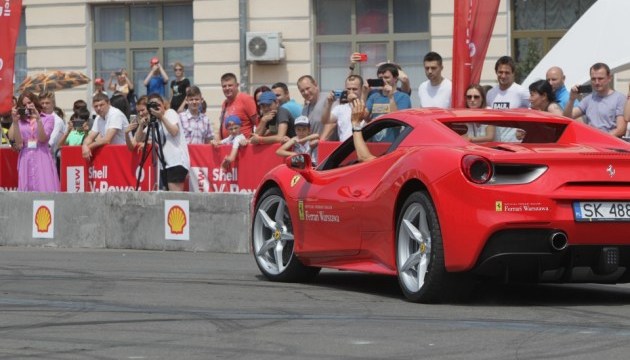 У Києві відбулося шоу від Shell з участю команди Формули 1 Scuderia Ferrari 