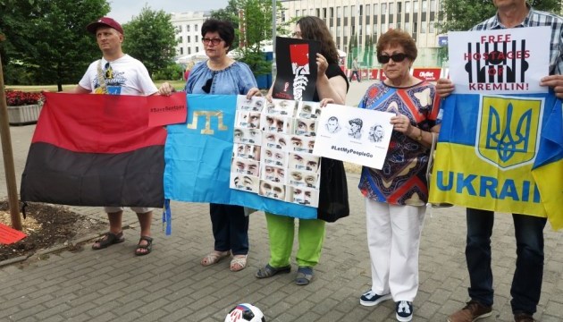 У Ризі активісти під посольством РФ вимагали визволення українських політв’язнів